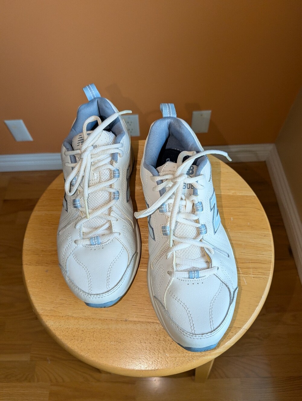 New Balance 608 Women's White and Light Blue Athletic Sneakers Size 7